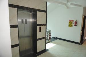 a elevator in a room with a tile wall at Hotel Shree Radhe Mohan And Resort in Khātu