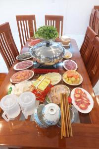a wooden table with food on top at À Lôi Homestay Đồng Văn in Dồng Văn +15 photos