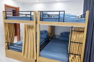 a group of bunk beds in a room at À Lôi Homestay Đồng Văn in Dồng Văn