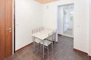 a dining room with a table and some chairs at Bed and Breakfast Brezza Marina 2 in Mattinata