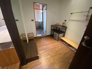 an empty room with a wooden floor and a bathroom at 儷景民宿 in Magong