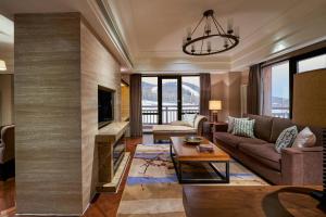 a living room with a couch and a table at Sheraton Changbaishan Resort in Fusong