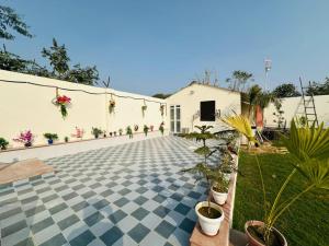 a courtyard with potted plants and a building at Hotel The Maya Palace in Jaipur