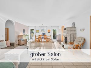 a living room with a couch and a table at Ferienwohnung Lichtinsel - strandnah, ebenerdig, haustierfreundlich, Terrasse und Garten, viel Platz in Steinberg