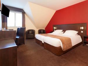 a hotel room with a bed and a flat screen tv at Kyriad Tours - Joué-Lès-Tours in Joue-les-Tours +42 photos