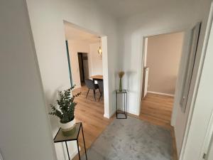 a living room with a table and a chair at Glanzvoll, moderne Wohnung in Aschaffenburg +1 photo