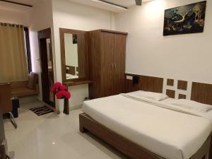 a bedroom with a large bed in a room at Infinity inn in Guna
