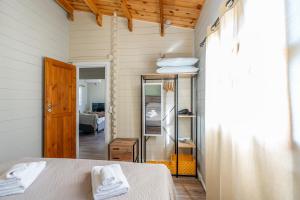 a bedroom with a bed and a room with a door at Villa lito in Zóla