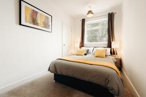 a bedroom with a bed and a window at K Suites - Station Road 12 in Hinckley +7 photos