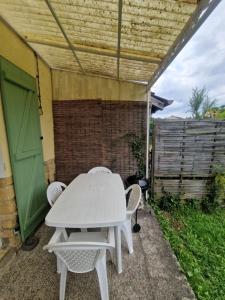 a white table and chairs on a patio at Montignac, t2 proche Lascaux in Montignac