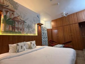 a bedroom with a bed and a painting on the wall at Lila Niwas in Udaipur +17 photos