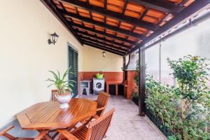 an outdoor patio with a wooden table and chairs at Santana Lens & Trail House in Santana