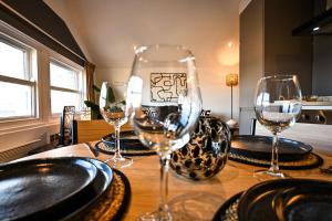 a table with wine glasses and plates on it at Starr Place in Liverpool +18 photos
