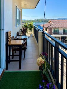 a balcony with a table and chairs on a balcony at Pai Local Apartment in Pai