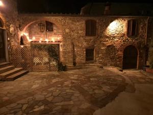 a stone building with a courtyard at night at Vacation Home Tuscany Pisa-Lucca 2 in Filettole