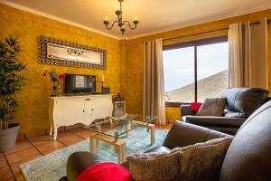 a living room with a couch and a tv at Apartamento Vulcano in Adeje