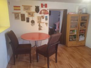 a dining room with a table and two chairs at Casa de campo y Chalet las Morenas in Sicuani