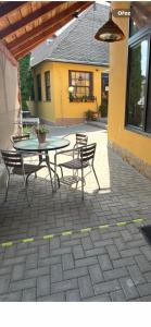a patio with a table and chairs on a patio at UbytkoMácháč in Staré Splavy