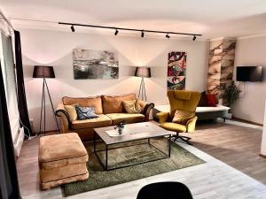 a living room with a couch and two chairs at Casa Troll in Tromsø