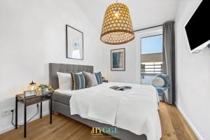 a bedroom with a bed and a table and a window at Penthouse Hygge Meerblick - Olpenitz in Olpenitzdorf +17 photos