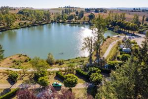 an aerial view of a lake in a park at pilotis du lac avec SPA privatif in Rabastens