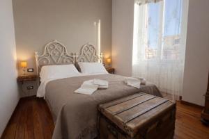 a bedroom with a large bed with a wooden floor at Casa Danilo Sanremo Centro - a 100m dalla Spiaggia in Sanremo