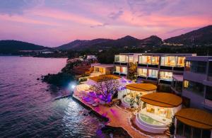 an aerial view of a resort on the water at night at Madusea Grand Villa มาดูซี แกรนด์ วิลล่า in Ko Larn
