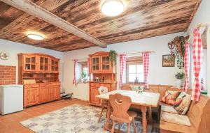 a kitchen with wooden ceilings and a table and chairs at Charmantes Ferienhaus in Schwendt