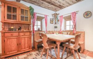 a dining room with a wooden table and chairs at Charmantes Ferienhaus in Schwendt