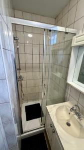a bathroom with a shower and a sink at Noclegi Witoszyn - Akacjowa 2 in Witoszyn Dolny +22 photos