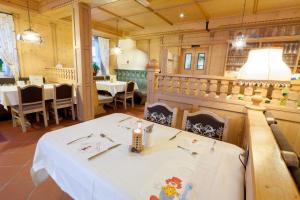 Restauracja lub miejsce do jedzenia w obiekcie Kinderhotel Stefan
