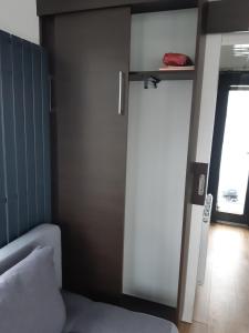 a room with a bed and a sliding door at Hausboot Havelrobbe in Brandenburg an der Havel