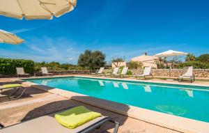 a swimming pool with chairs and umbrellas at Son Capellot Tres in Felanitx