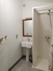 Kamar mandi di Mon Petit Café +13 foto
