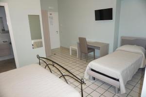 A television and/or entertainment centre at Residence Stendhal Guest House