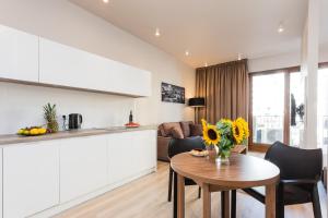 Kuchyňa alebo kuchynka v ubytovaní Platinum Residence Mokotów