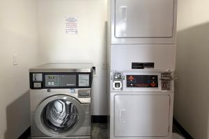 a laundry room with a washing machine and a washer at 6 Rivers Motel Fortuna near Hwy 101 in Fortuna