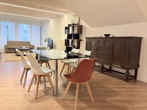 a living room with a dining room table and chairs at Palm Beach Loft Bissone in Bissone