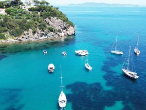 a group of boats in a large body of water at La Pergola Bilocale 6 - Cavo in Cavo