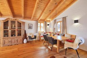 a dining room with a table and chairs at Landhauswohnung Dosbach in Reit im Winkl