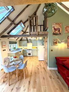 a kitchen and dining room with a table and chairs at Orchard Barn next to Bewl Reservoir, Ticehurst in Ticehurst
