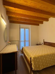 a bedroom with two beds and a window at La Casa di Lella in Paratico