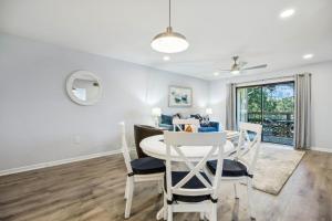 a kitchen and dining room with a table and chairs at 4F Amelia Landings in Fernandina Beach