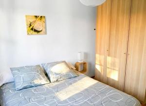 a bed in a bedroom with a picture on the wall at Le Grasberg in Bergheim
