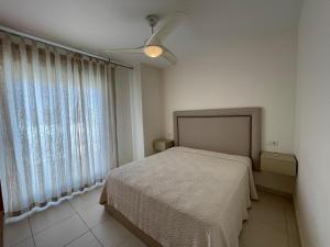 a bedroom with a bed and a ceiling fan at Terrasol Torrelitoral Ático 1 Dormitorio in Torre del Mar