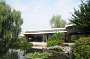 Popločani dio dvorišta ili vanjski dio objekta Jinling Resort Nanjing