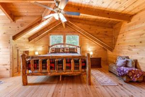 a bedroom with a bed in a log cabin at Starry Mountain Night- Private Pool, Pool Table in Stanton +65 photos