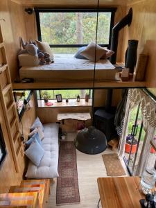 a small room with a bed and a window at La Tiny TINY HAUS in Bogotá