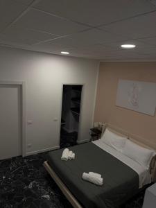 a bedroom with a bed with two towels on it at Rooms 78 in Castel di Sangro +6 photos
