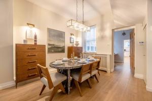 a dining room with a table and chairs at Windsor Castle 4-Bed & Garden in Windsor +38 photos